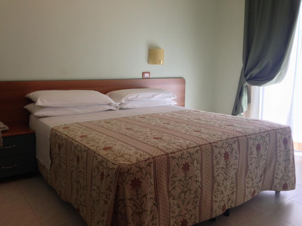 רוזטו דליי אברוצי La Perla B&B Hotel מראה חיצוני תמונה